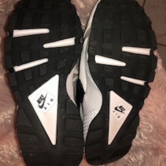 Nike - Picture 3 of 3